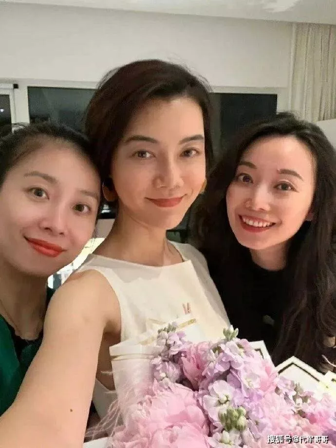 车晓在北京别墅庆生，用剩菜剩饭招待闺蜜惹争议