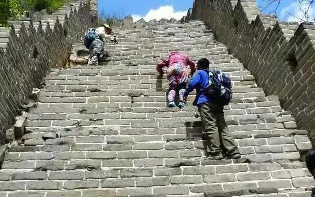 绝望：北大女博士倒挂长城2小时，目睹自己坠亡