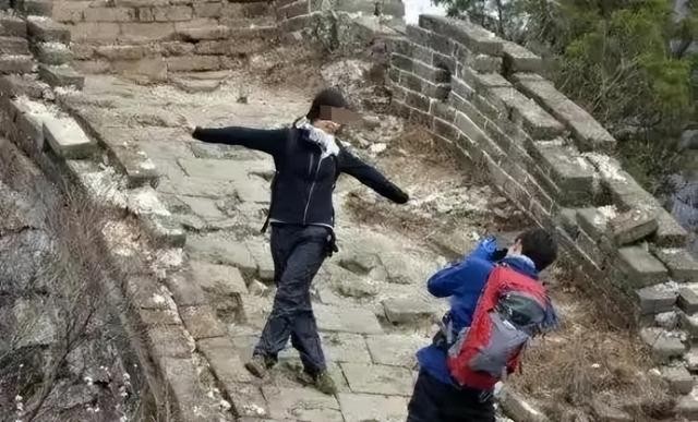 绝望：北大女博士倒挂长城2小时，目睹自己坠亡