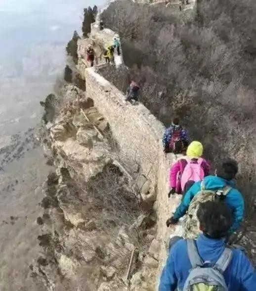 绝望：北大女博士倒挂长城2小时，目睹自己坠亡