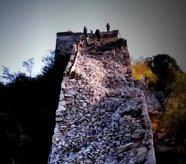 绝望：北大女博士倒挂长城2小时，目睹自己坠亡