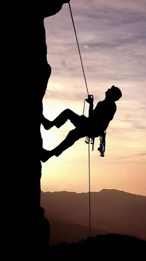 绝望：北大女博士倒挂长城2小时，目睹自己坠亡