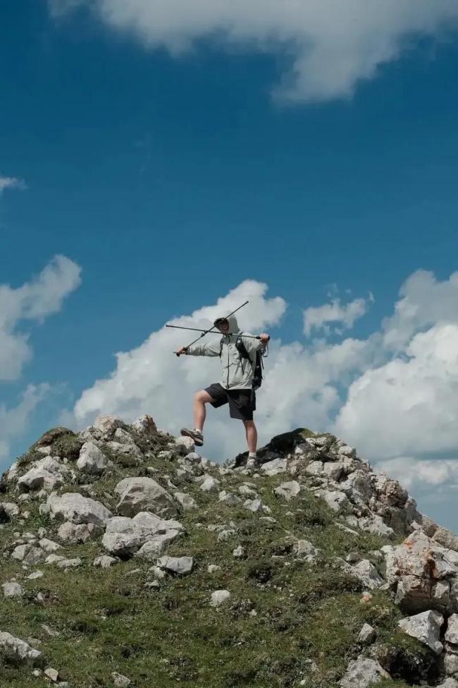 绝望：北大女博士倒挂长城2小时，目睹自己坠亡