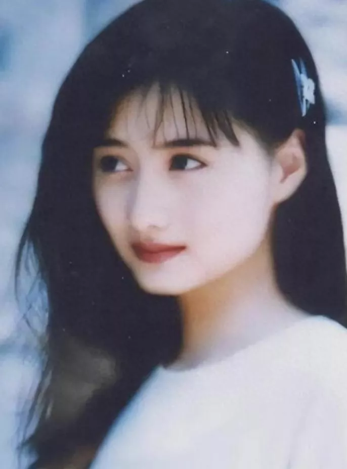 巅峰时期惊为天人,可惜花期太短,颜值很快就坍塌的5位女明星