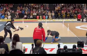 日本排球赛突发一幕爆红