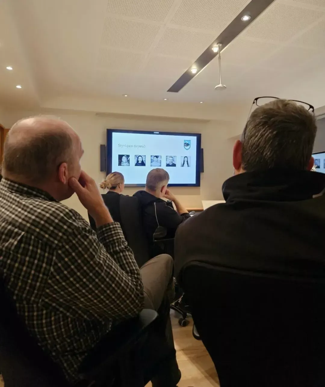 45岁中国人“上岸”冰岛公务员,年休假30天 45岁中国人“上岸”冰岛公务员,年休假30天