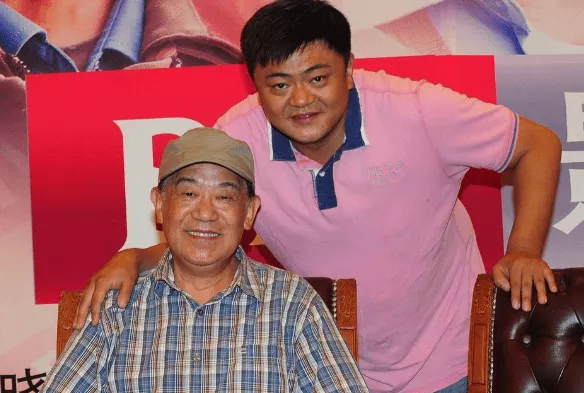 83岁高明近况曝光,儿子高亮去世后,儿媳撑起他与老伴的晚年