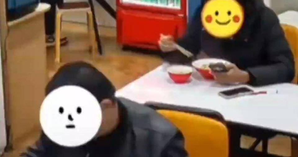 大陸安徽省合肥市1間豬腳飯店近日發生趣味插曲。(圖/翻攝自微博)