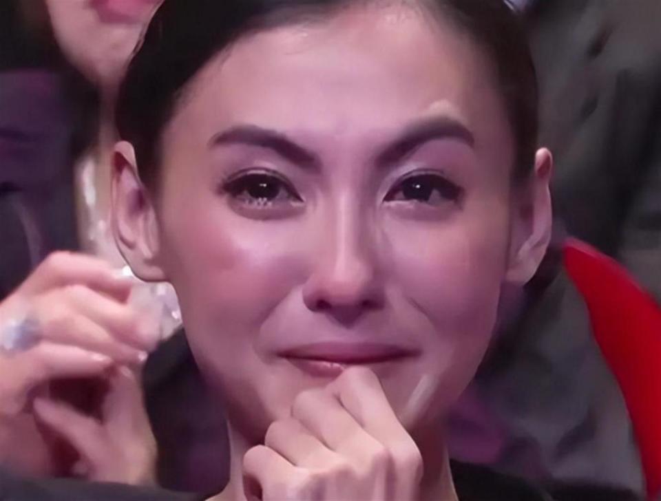 大S雕像揭幕现场曝光 多位大人物到场 恶心一幕