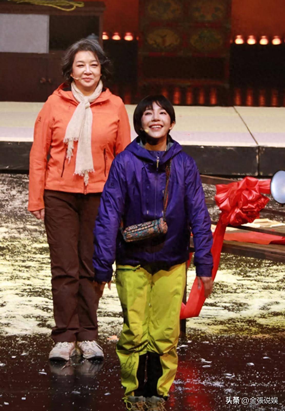 江珊演出获老公探班 56岁田小洁胡子花白好苍老 俩人不像姐弟恋