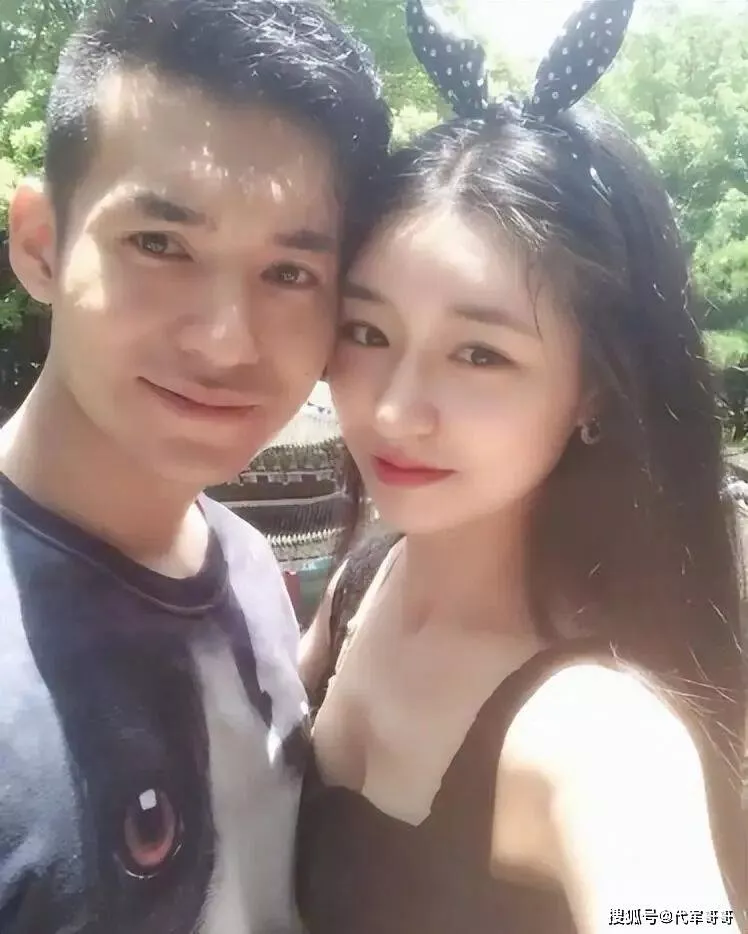 赵本山18对徒弟夫妻现状：文松老婆貌美如花