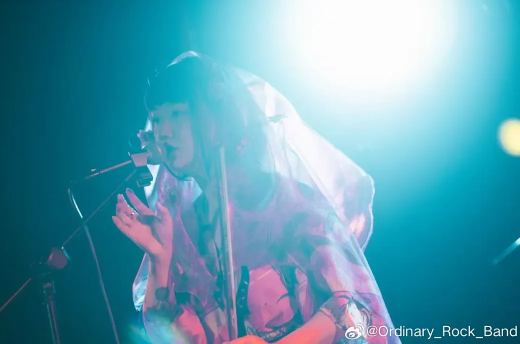 顶流巨星，命悬一线