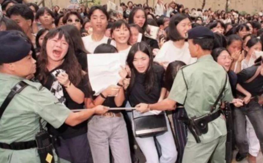 顶流巨星，命悬一线