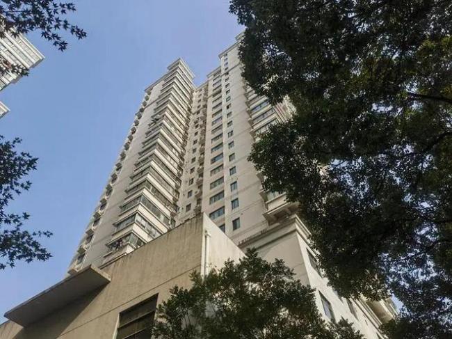 上海小区居民忧心：墙裂了地裂了  相关各方回应