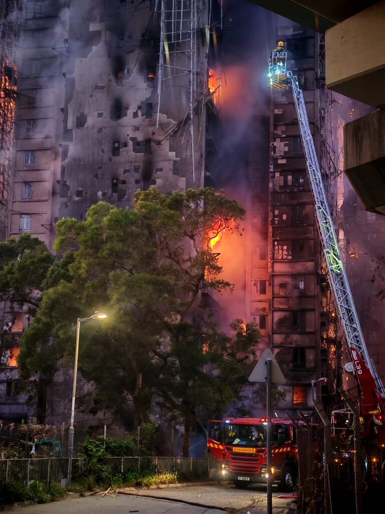 逃生后，李记录了一些救援的画面。