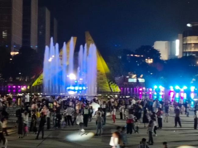 前同事900万买的房子，跌得她不敢查价格了