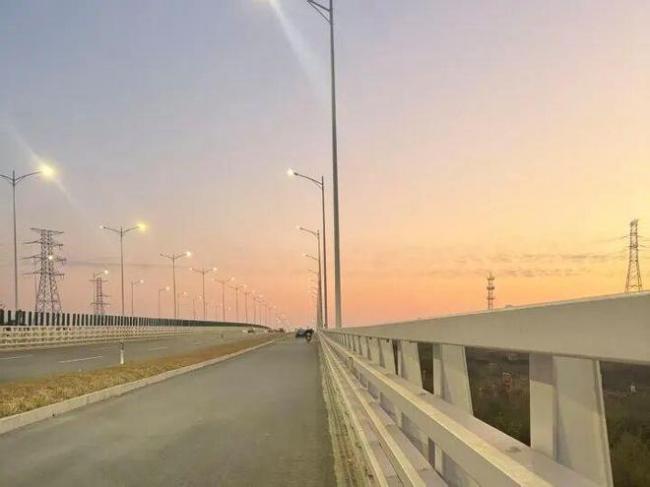 网友5天从上海走到杭州   捡到1000多元现金