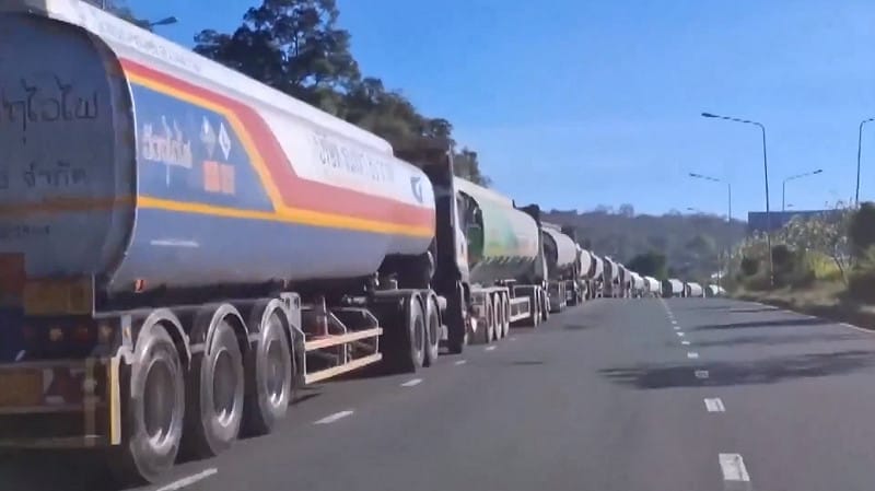 俄罗斯原油价格已于近日暴跌至每桶40美元。 （石油示意图） 图：撷取自 @dianzhuXS X 分享影片