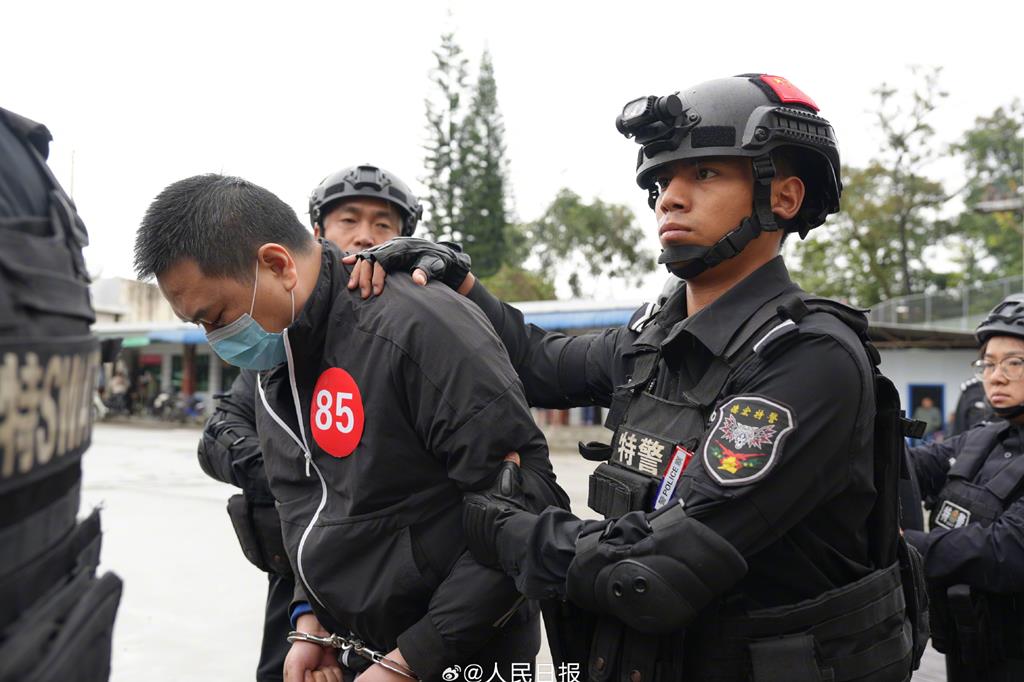 横跨13省抓获127人,陆警摧毁特大毒品犯罪网络。 (示意图,人民日报)