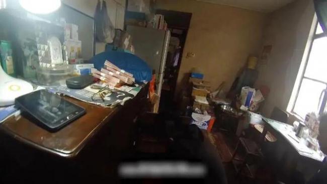 上海阿姨独吞280万拆迁款   躺百万现金上睡觉