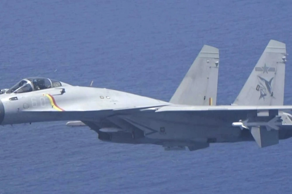 中国战机在冲绳外海向日本战机进行火控雷达锁定,无论是蓄意或失控,实已对日本释出临战讯号。 (资料照片/美联社) 中国战机在冲绳外海向日本战机进行火控雷达锁定,无论是蓄意或失控,实已对日本释出临战讯号。 (资料照片/美联社)