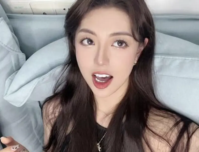 ▲被中国官方列为劣迹网红的「猫一杯」遭查出以新帐号「碎嘴撸米」变相复出，帐号近日已遭平台关闭。 （图/翻摄自香港01）