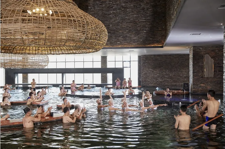 ​洗浴中心，正在洗劫星级酒店