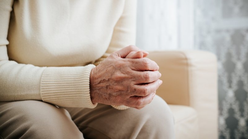 大陆宁夏吴忠市一名73岁老人因心脏不适去医院检查，结果检查报告竟称老人「宫内早孕」，且「不排除胚胎停育可能」。 照片人物非新闻当事者。 示意图/ingimage