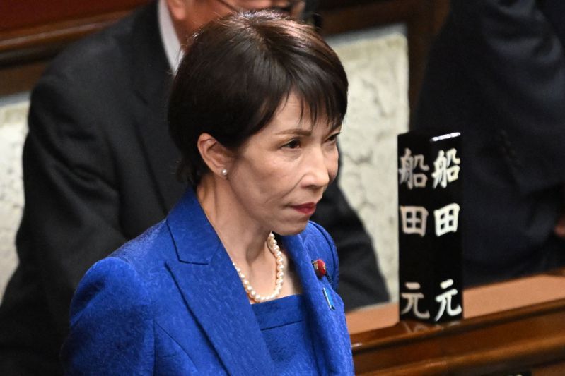 23日是日本众议院「开议日即解散日」，首相兼自民党总裁高市早苗当天在议场中表情严肃。法新社