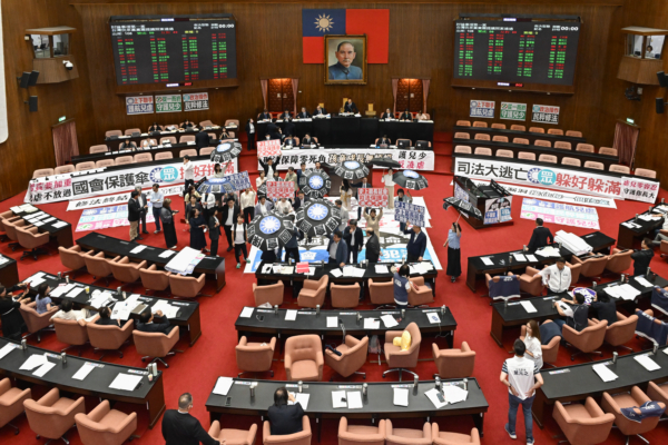 史上最长延会通过 立院延会至8月底 | 立法院 | 表决 | 台湾大纪元 | 大纪元