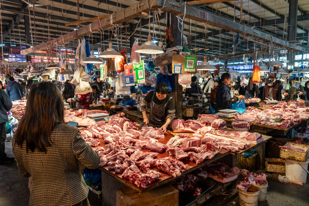 随着城市发展面临困境，宁波市长表示：“消费潜能还需进一步激发。”