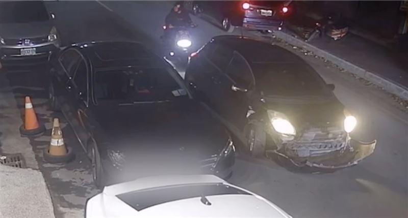 事故发生后林男未停下查看，反而向前滑行至崇德殡仪馆旁遭热心民众拦下。 （图/翻摄画面）