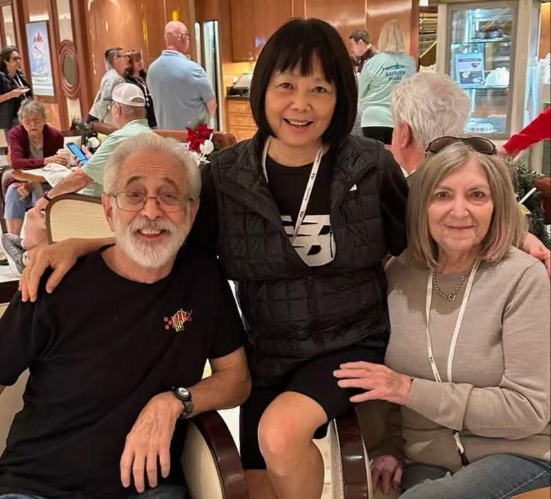 在邮轮上,尤琴也认识不少新朋友。 (尤琴提供)