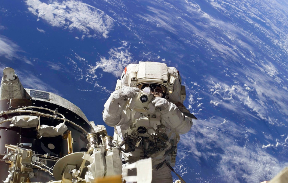 iPhone获批“上天” 随NASA挑战最远载人深空任务