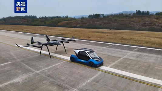 首飞成功!汽车飞机二合一!