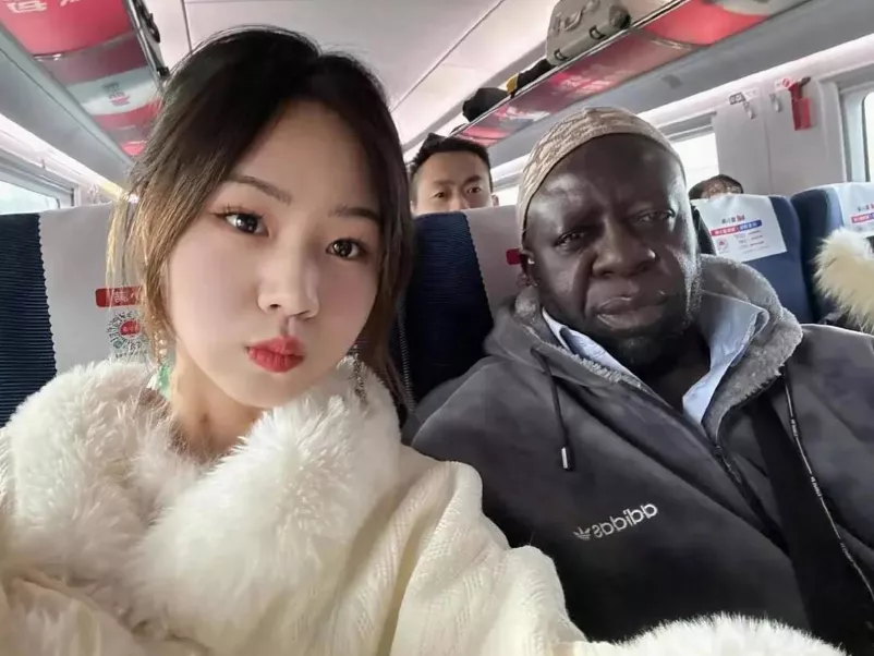 全网炸锅:中国网红直播炫耀非洲老公 全网炸锅:中国网红直播炫耀非洲老公