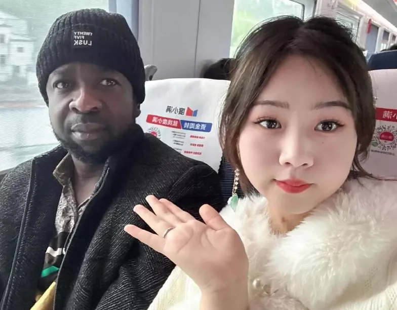 全网炸锅:中国网红直播炫耀非洲老公 全网炸锅:中国网红直播炫耀非洲老公