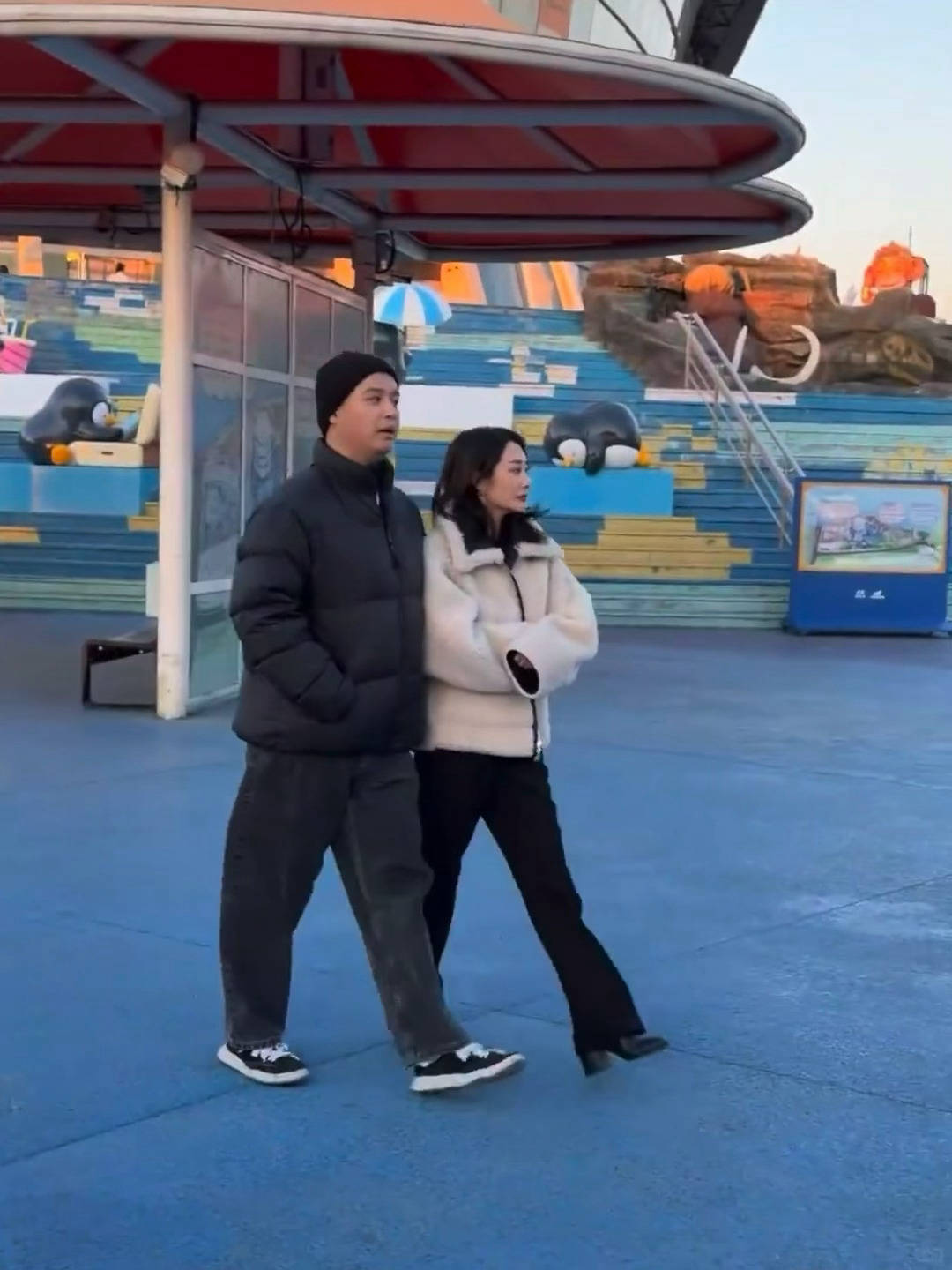 李纯与马頔逛天津海洋馆被偶遇!夫妻俩感情恩爱又甜蜜