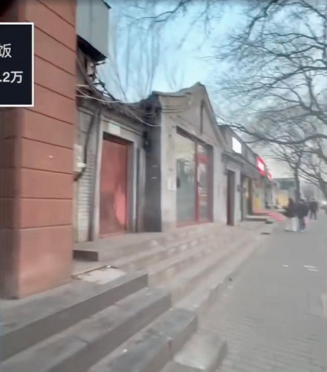 北京实惨？网友直击：百业凋零 满大街警察…
