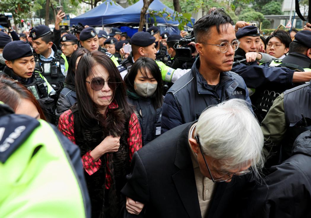 香港壹传媒创办人黎智英涉及国安法案,黎智英及其他八名被告均遭判重刑。图为香港荣休... 香港壹传媒创办人黎智英涉及国安法案,黎智英及其他八名被告均遭判重刑。图为香港荣休...