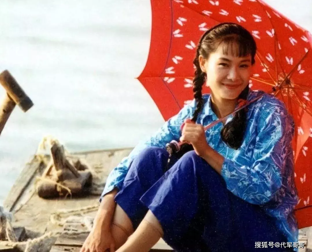 59岁于文华近况曝光!离婚后带女儿嫁给粉丝,如今尽情享受田园生活