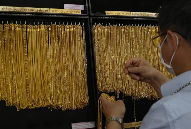 中国大妈狂炒金银后，痛诉....