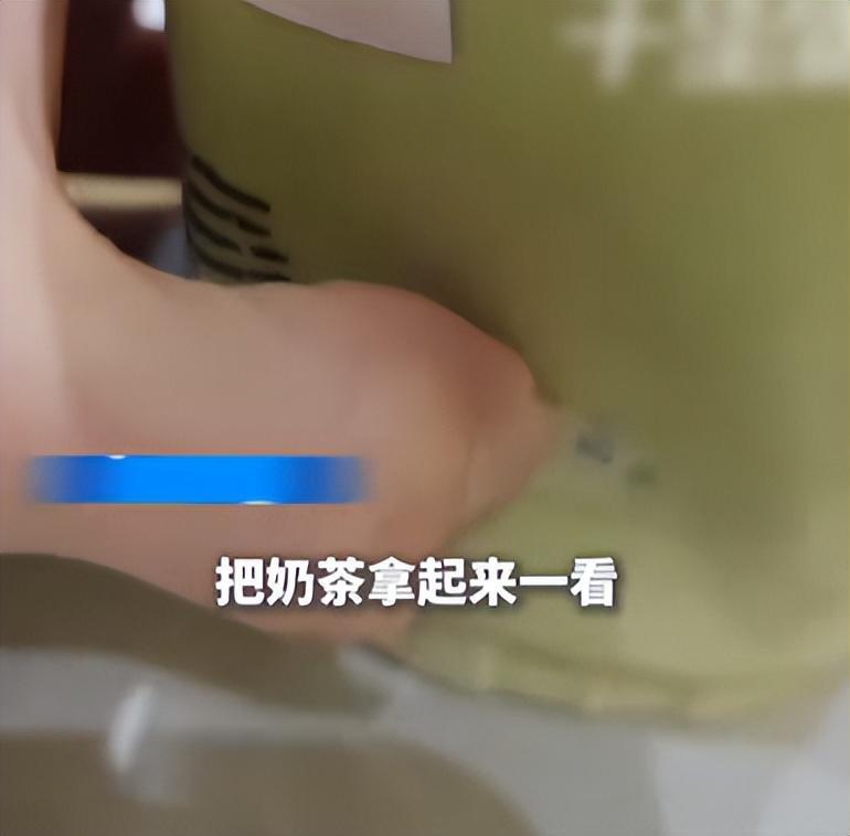 男子点外卖,杯内发现退单小票,店长:干净无菌