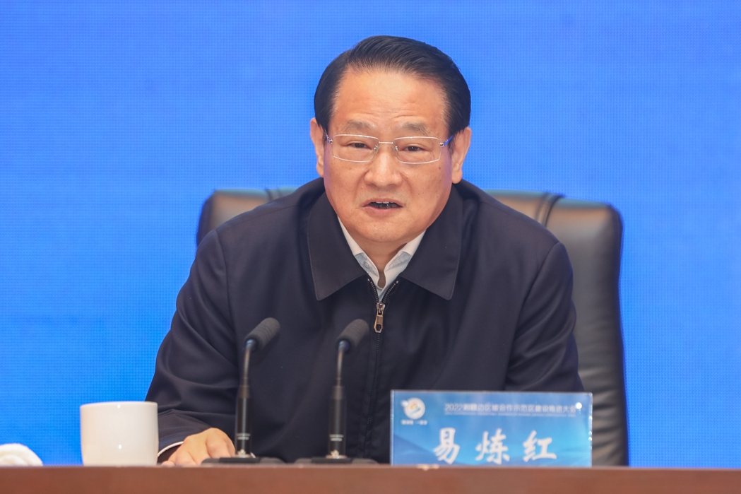 大陆官方10日通报,大陆全国人大财政经济委员会副主委、前浙江省委书记易炼红,涉嫌... 大陆官方10日通报,大陆全国人大财政经济委员会副主委、前浙江省委书记易炼红,涉嫌...