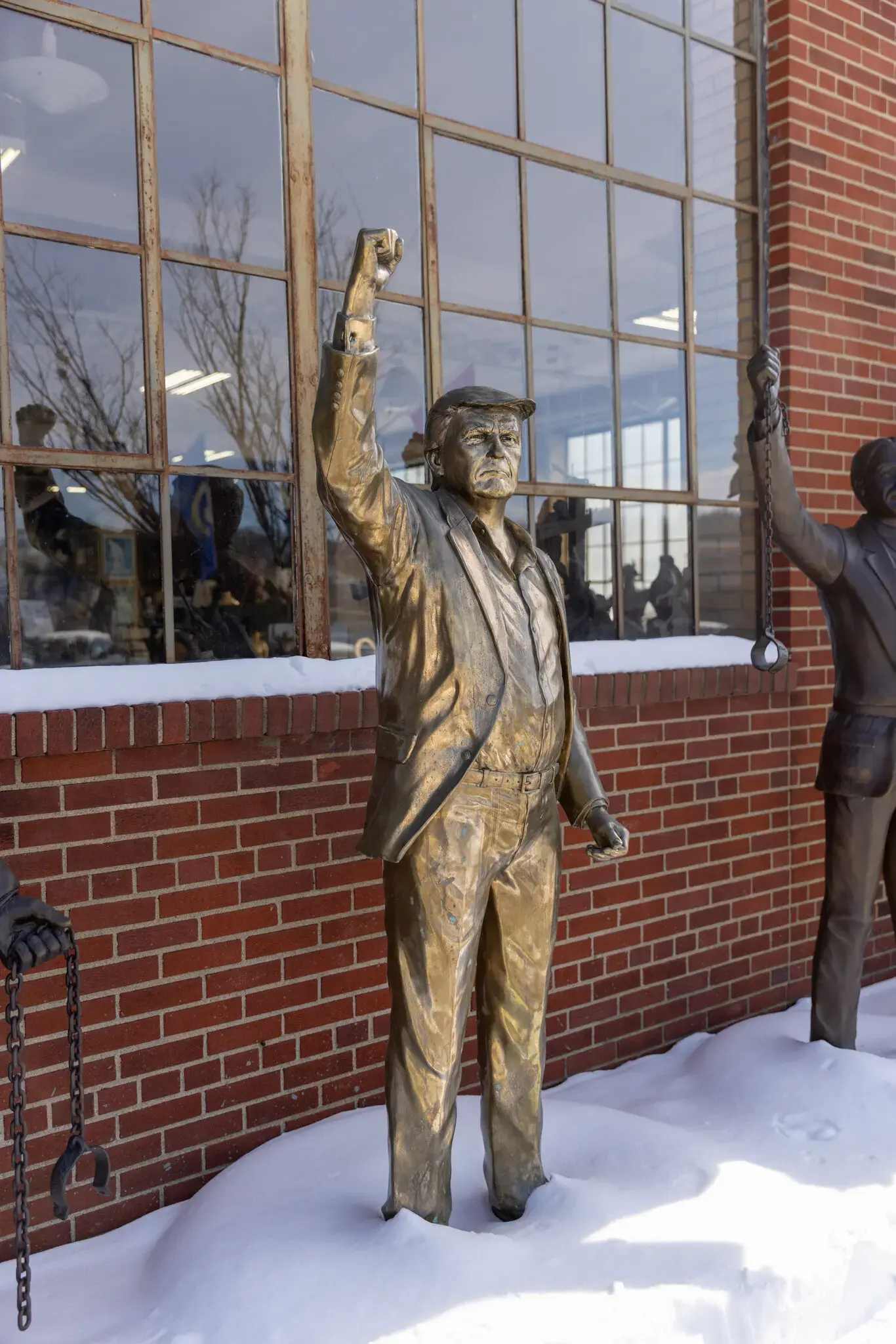 川普牛排、川普大学、川普机场…美媒:适可而止吧!