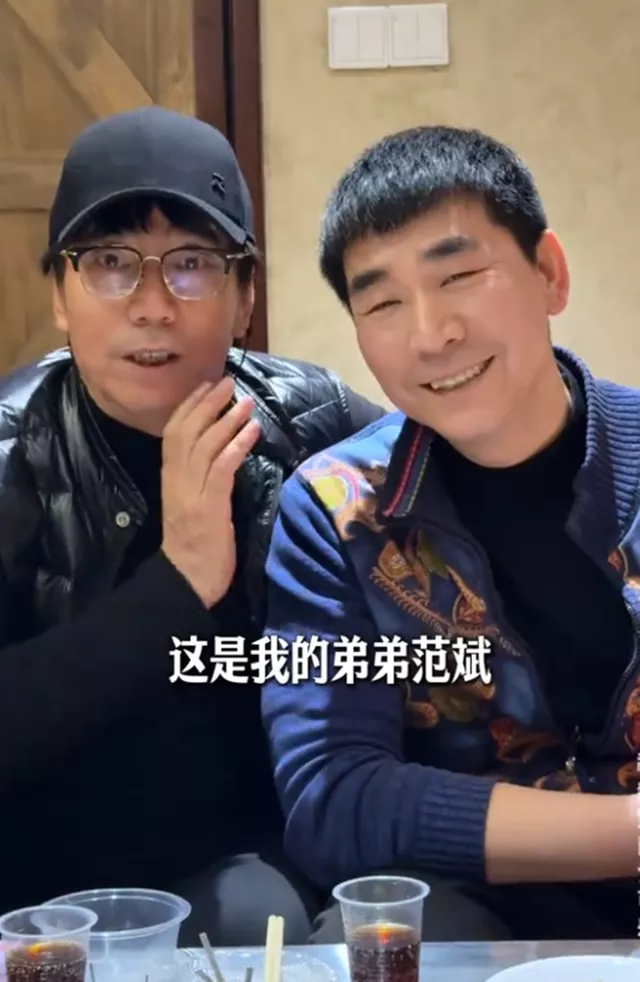 范明晒亲弟,家中兄弟仨,母亲住院9年都是弟弟照顾,称对不住他