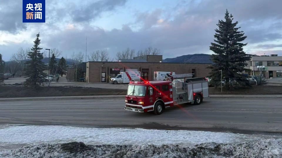 加拿大降半旗致哀校园枪击案亡者，总理取消行程