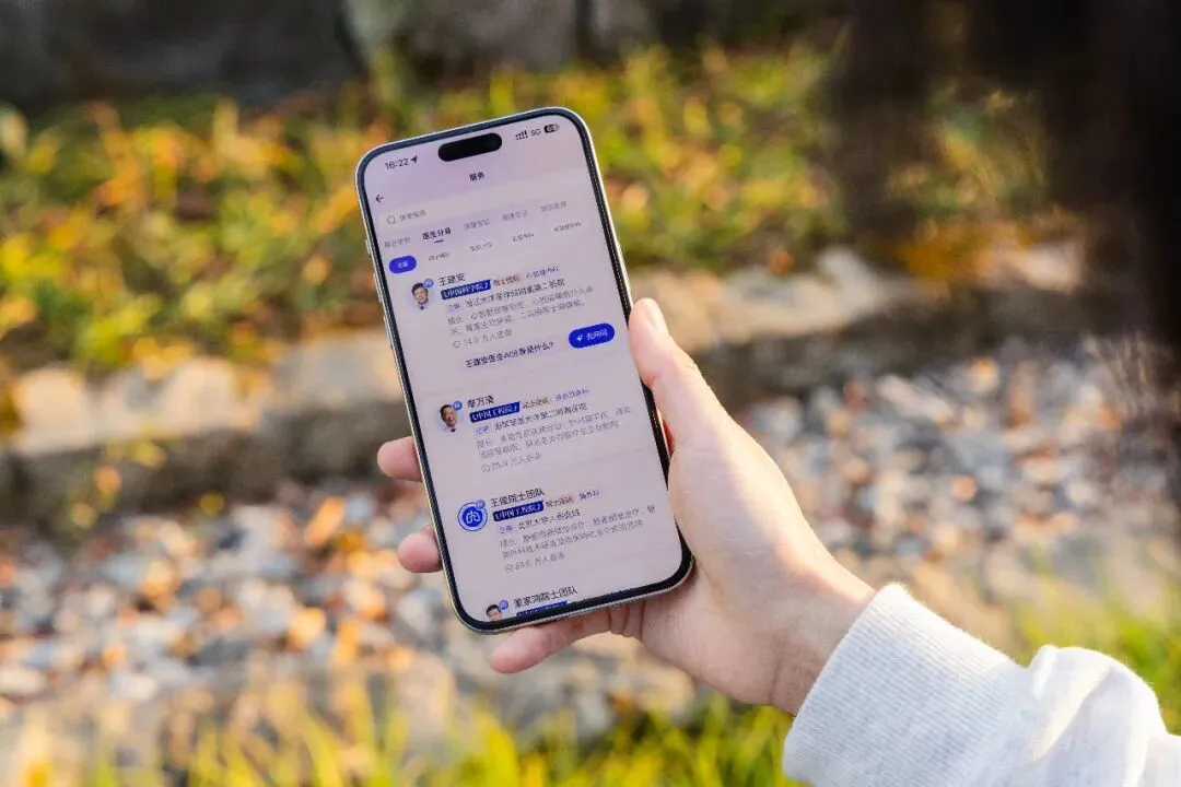 500美元账单与0元问诊 海外华人亲历中美AI“路线之争”