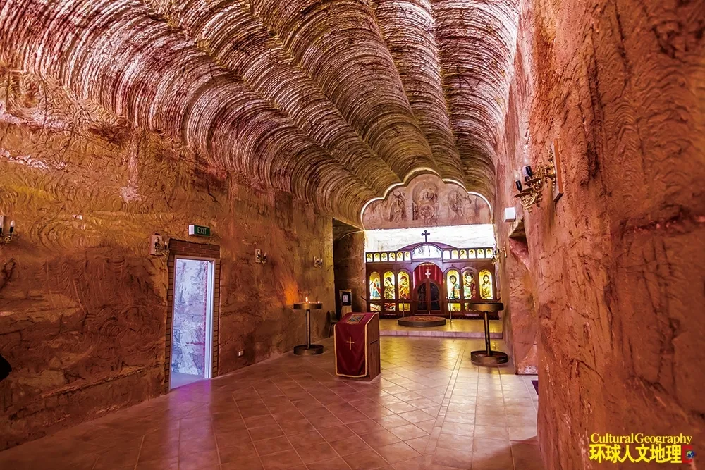 人类能把地下生活过成什么样?地下小镇令人吃惊 人类能把地下生活过成什么样?地下小镇令人吃惊