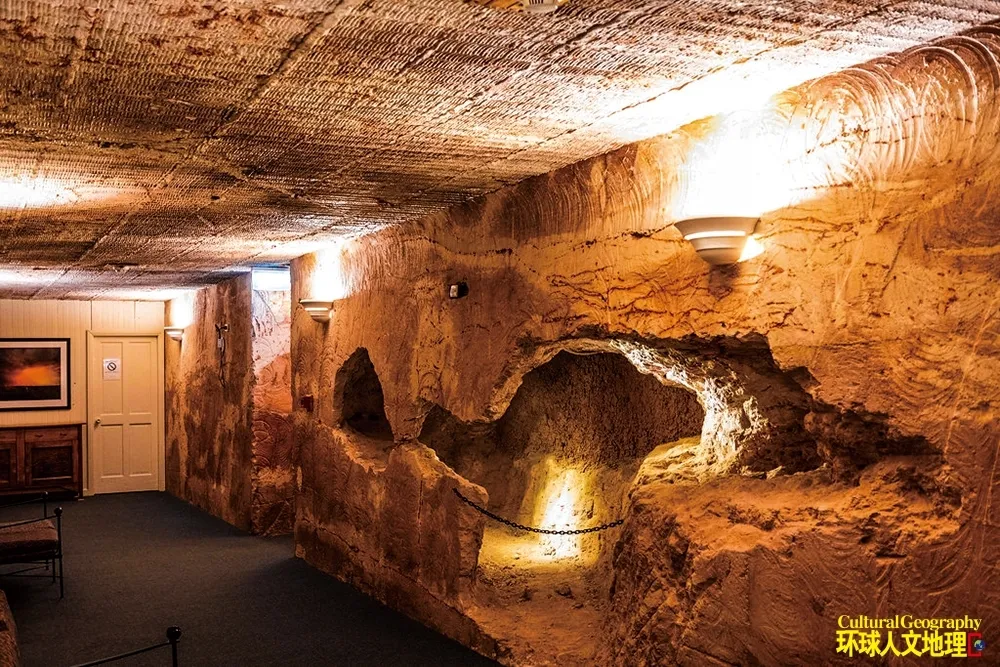 人类能把地下生活过成什么样?地下小镇令人吃惊 人类能把地下生活过成什么样?地下小镇令人吃惊